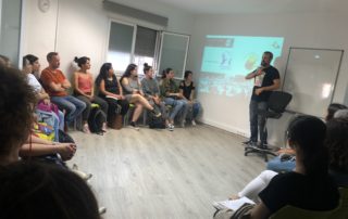 Foto de un día gratis para aprender la LSE